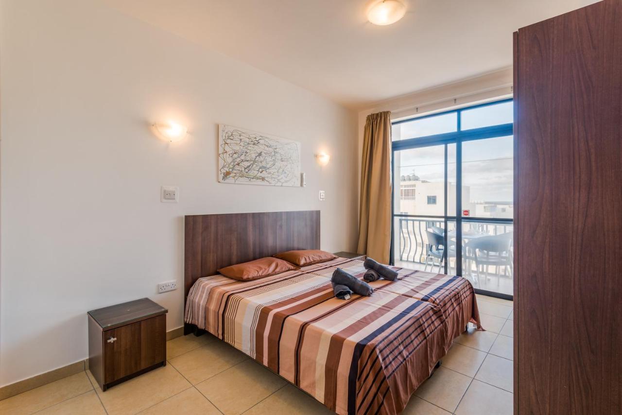 Seashells 2 Bedroom Apartments With Terrace, Just Off The Bugibba Promenade - By Getwaysmalta St. Paul's Bay Exterior photo
