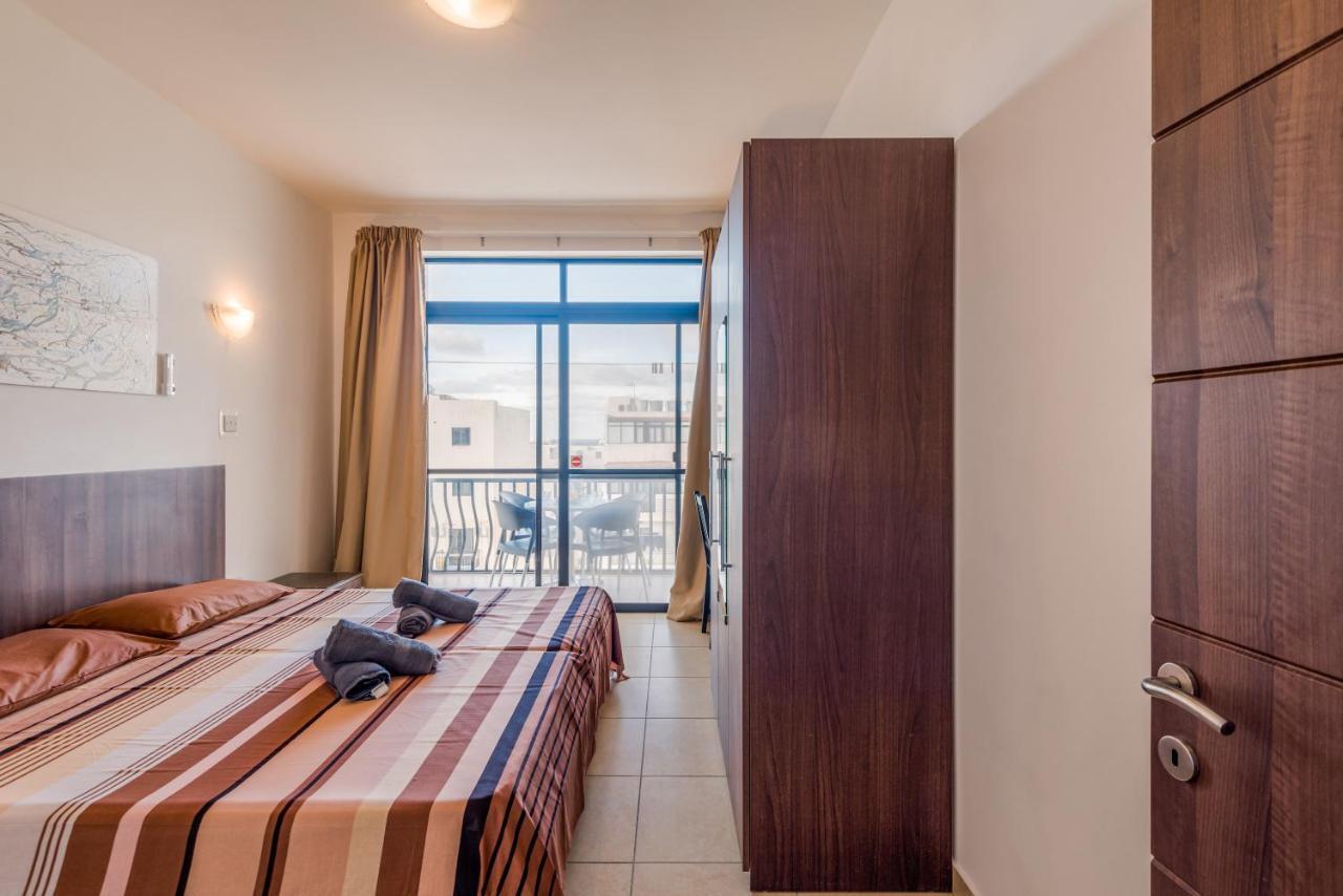 Seashells 2 Bedroom Apartments With Terrace, Just Off The Bugibba Promenade - By Getwaysmalta St. Paul's Bay Exterior photo