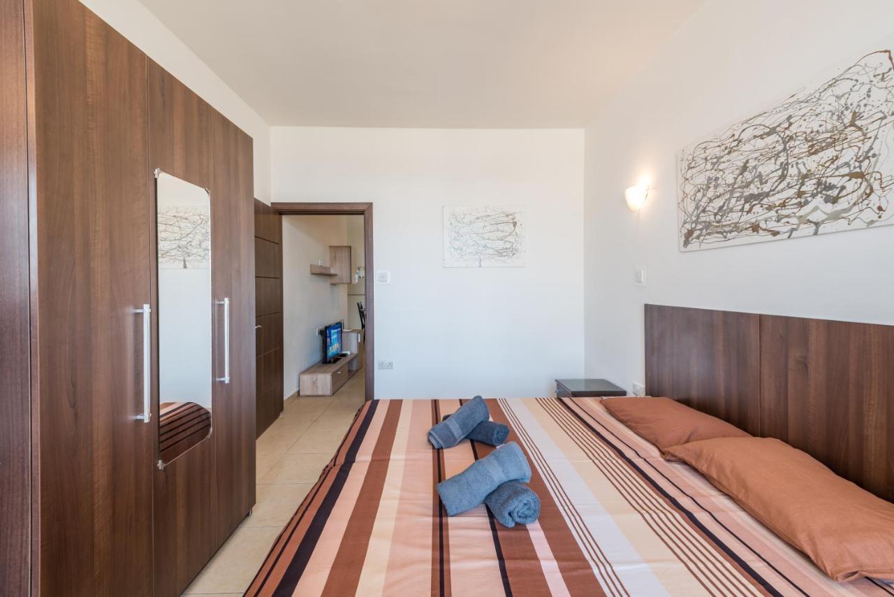 Seashells 2 Bedroom Apartments With Terrace, Just Off The Bugibba Promenade - By Getwaysmalta St. Paul's Bay Exterior photo